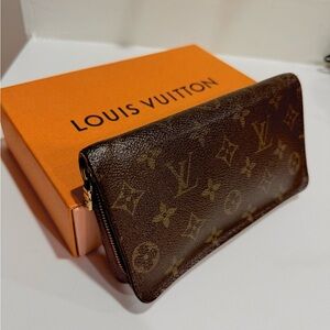 ❌SOLD❌ Louis Vuitton Monogram Zip Around Wallet